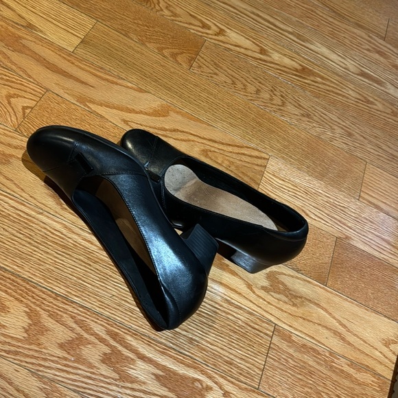 Lovely barely worn Clark’s Rosalyn unstructured pump. Black. Size 10 - Picture 1 of 3